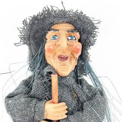 Sorcière d'Alsace à suspendre avec Gilet gris et robe bleue 27 cm