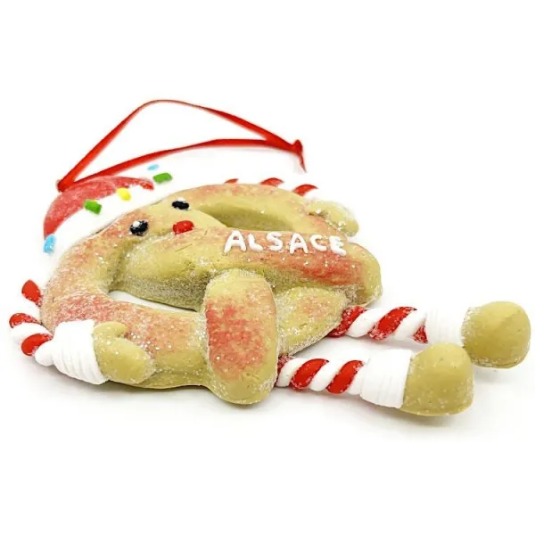 Hängende Lebkuchen-Brezel mit roter Schürze und Schleife
