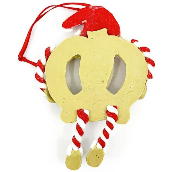 Hängende Lebkuchen-Brezel mit roter Schürze und Schleife