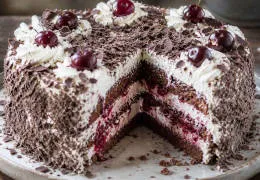 Ambachtelijke Schwarzwälder Kirschtorte met morelkersen en intense pure chocolade