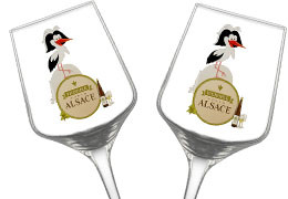 Verre à vin d’Alsace Cigogne humoristique sur son tonneau